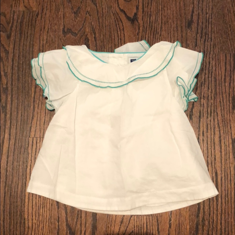 Flutter sleeve blouse worn once